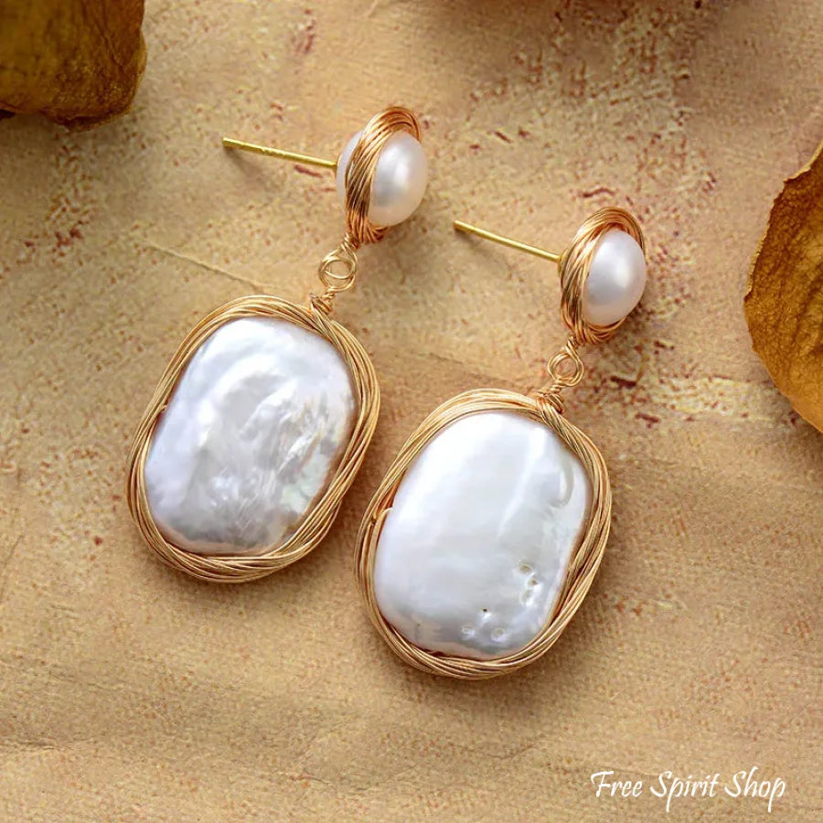 Round gold plated earrings with natural freshwater pearls | GG UNIQUE